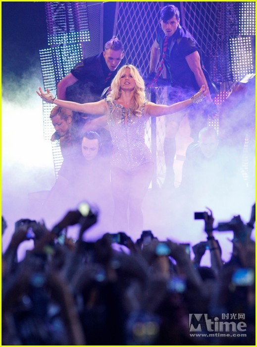 <em>布兰妮</em>旧金山开唱 <em>变身</em>丝袜<em>辣妹</em>玩狂野 - Mtim