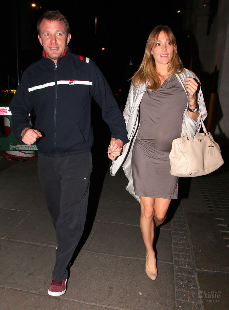 盖里奇与大肚女友外出