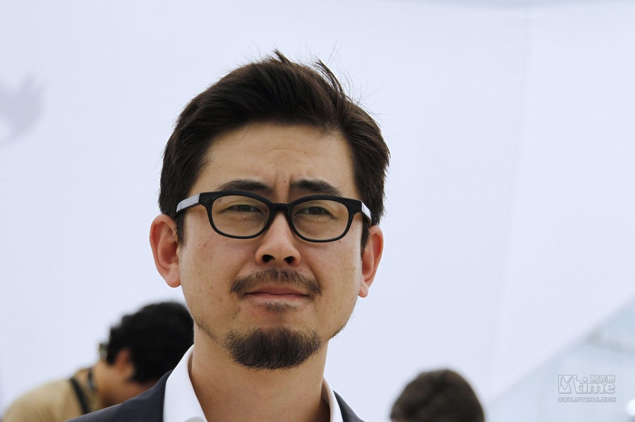 韩国影片《黄海》发布会 兴奋上演男男之吻 -