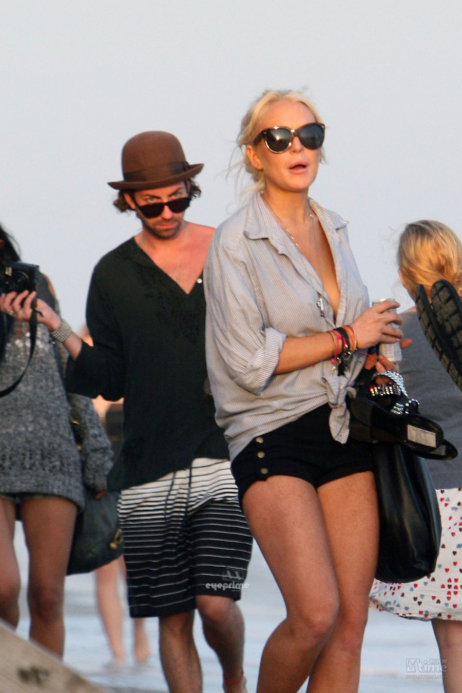 琳赛洛翰登《名利场》封面 派对<em>女王寻求</em>改变