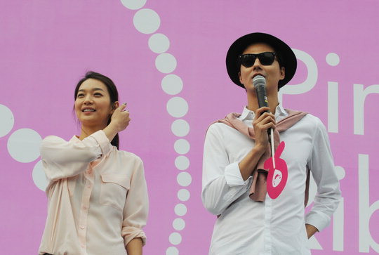 在了九尾狐女友申敏儿以及刚刚退伍归来赵仁