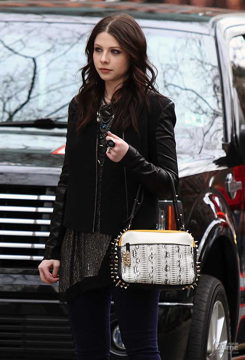 《<em>绯闻女孩</em>》片场 坏女王G 崔切伯格紫色恨天