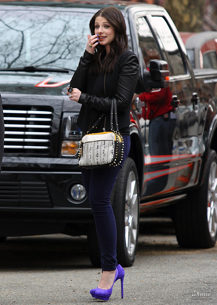 《<em>绯闻女孩</em>》片场 坏女王G 崔切伯格紫色恨天