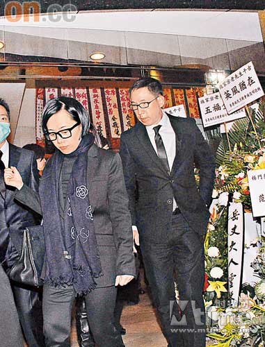 杨受成为亡母设灵 众多明星名流前往祭拜
