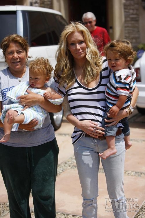 AV女皇詹娜詹姆森遭家暴男友奥蒂兹被捕–