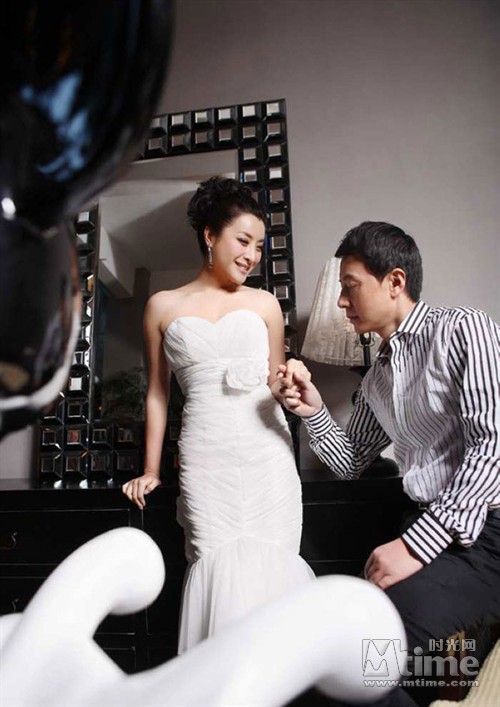 于洋王雅捷首拍婚纱写真 演绎甜蜜爱情
