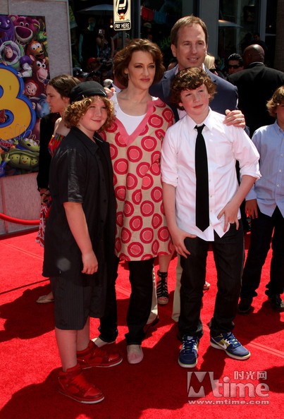 琼的弟弟约翰·库萨克的《谍海风云》正在国内