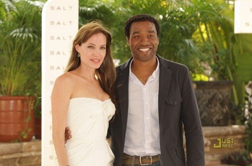 朱莉谈拒演《通缉令2》:认为死人不该复活– 