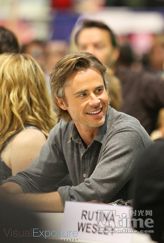 《真爱如血》登杂志封面 Sookie的爱情三选一