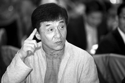 成龙回应洗发水代言门 称被某些传媒针对–