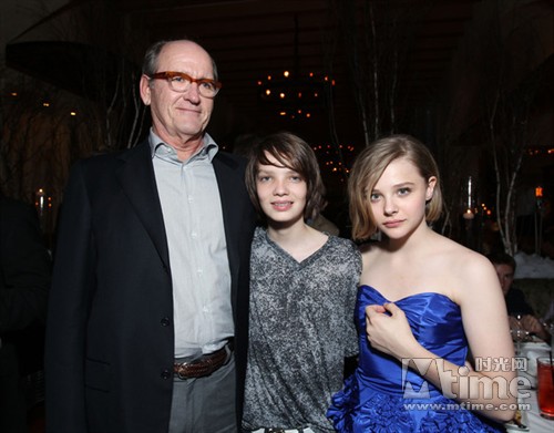 《美版生人勿进》全球首映 莫瑞兹淑女也俏皮