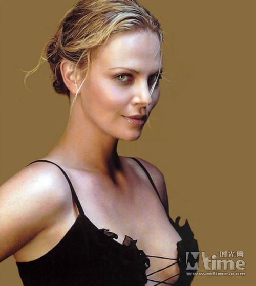 传塞隆取代朱莉演皇后