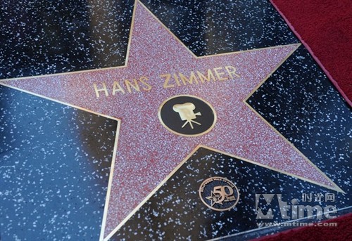 汉斯·季默星光大道终留名 妻女助阵诺兰捧场