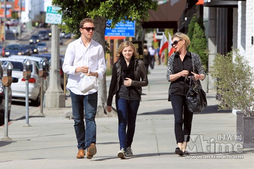 科洛莫瑞兹与老妈外出用餐