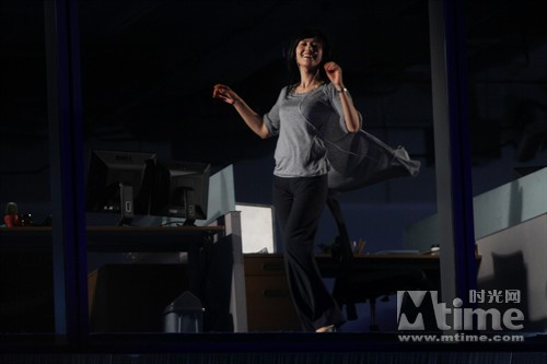 《<em>单身男女</em>》三角恋<em>花絮</em>剧照 高圆圆午夜独舞