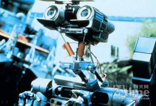 至于机器人士兵为什么会长成霹雳五号的样子而不是