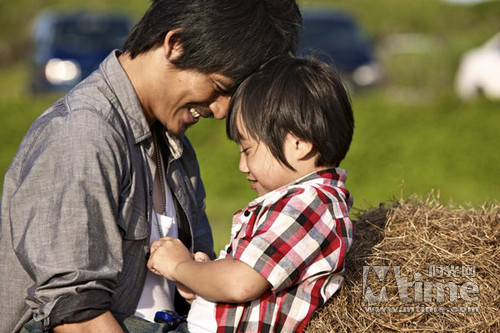 新天生一对 曝喜剧版预告片 小小彬童言金句–