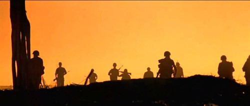 战争已去,硝烟依在之《生于七月四日》