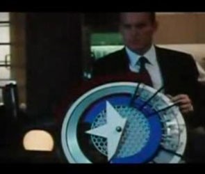 看钢铁侠2,发现美国队长与雷神