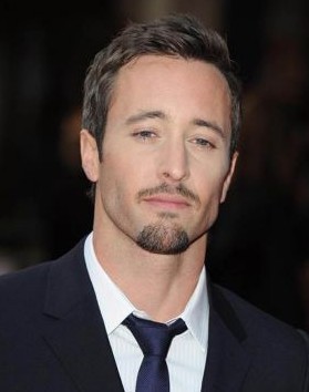 对艾历克斯新的胡须造型有啥看法?