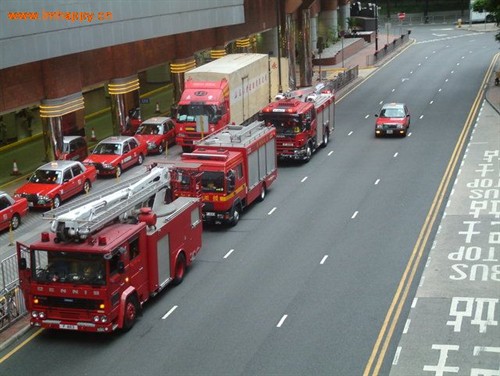 每次在大街上看见消防车都会发疯=