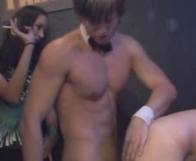 在一个party乱交片里发现一个超级帅哥