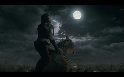 希望世人多一些关爱,多一些理解,不要让悲哀的狼人在月夜孤独——