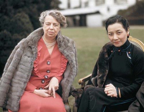 宋美龄与罗斯福夫人伊莲娜合影与白宫草坪