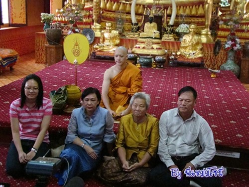 首页 群组 泰国邻家王子bie素格力·威塞哥 【原创贴】bie真的出家了