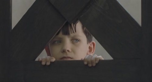 谜3-《穿条纹睡衣的男孩》-骑鲸客