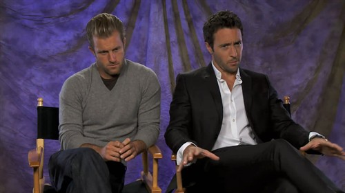 小矮子和小艾的故事还在继续 alex o'loughlin 艾