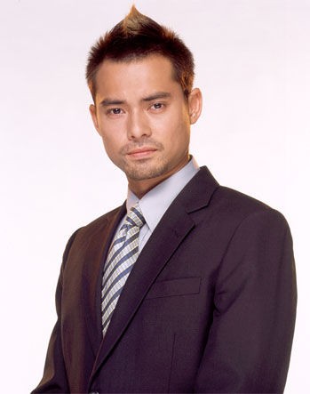 高度戒备等的编剧,并曾于