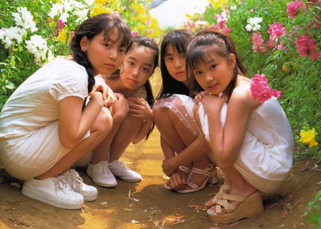 哇~好多萝莉啊~嫩嫩的小萝莉啊~怪叔叔请从速排