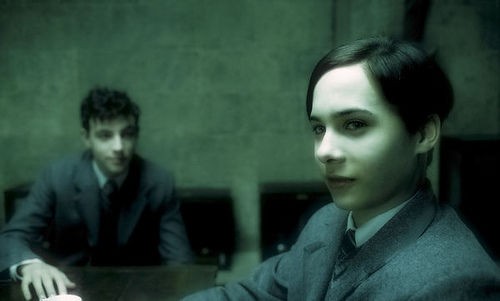 特别是下面介个,frank dillane,他演出了原著少年伏地魔的一切,,或者