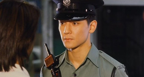老港男在电影中的制服诱惑 香港电影的秘密 电影