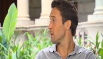 解析澳洲英语的发音 Alex O'Loughlin 艾历克斯