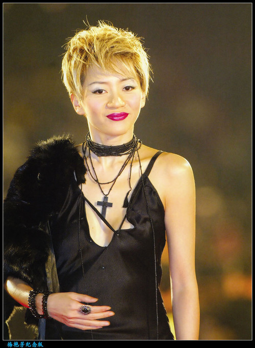 <em>梅艳芳</em> 百变<em>妖女</em>的标签式身份是如何建构的