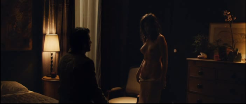 45岁的艾曼妞.贝阿再度三点全露新片《坏情人》发行二区DVD