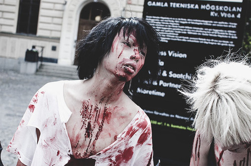 我想画个僵尸妆,然后满街乱跑······ 盘