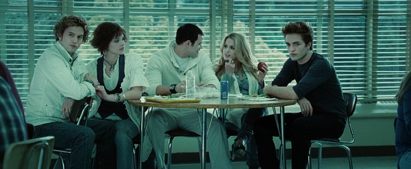 《暮光之城:暮色》:恋上吸血鬼