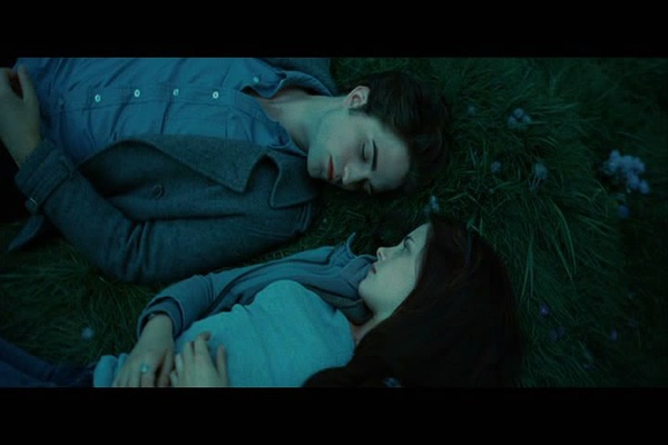 《暮光之城:暮色》:恋上吸血鬼