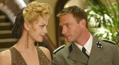 乱世三人行head in the clouds