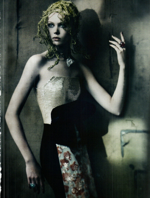 frida,jac&kristina salinovic for vogue italia september 2011