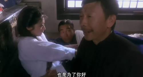 郑浩南来了个男上位,可惜手到了老爹手里