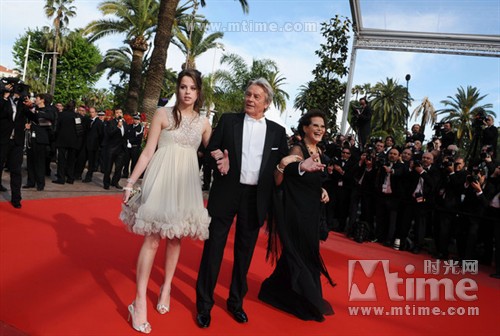 《华尔街2》戛纳首映 贝金赛尔抢眼杨紫琼助阵