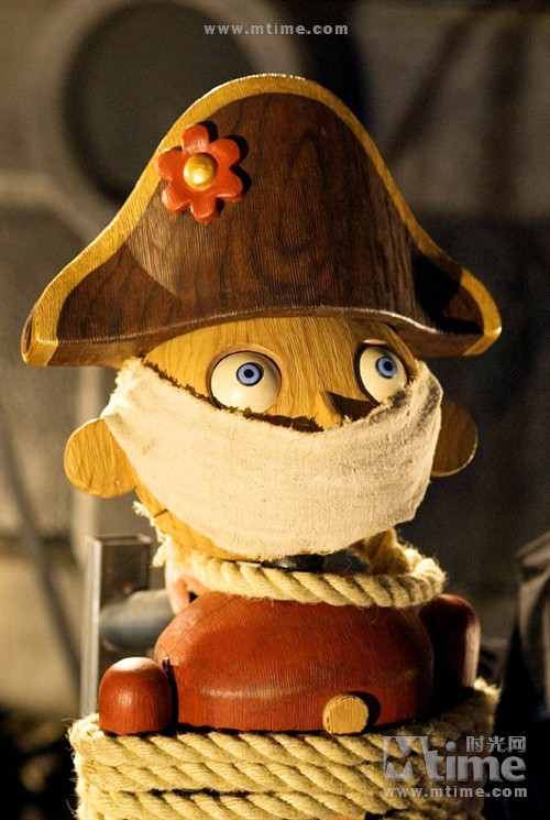 《胡桃夹子3D》曝海报预告 艾丽范宁梦游奇境