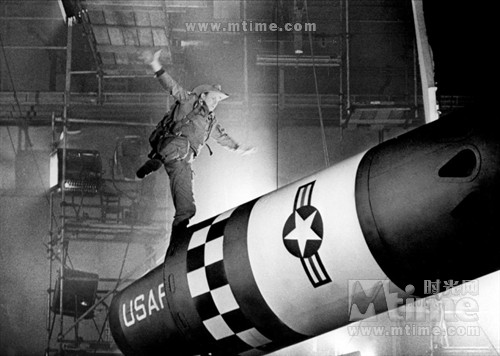 奇爱博士Dr. Strangelove or: How I Learned to Stop Worrying and Love the Bomb(1964)剧照 #08