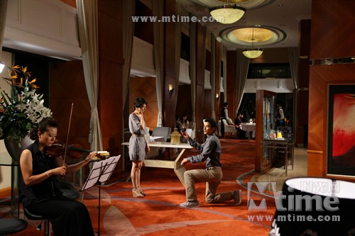 香港喜剧,<em>爱情片</em>《<em>单身男女</em>Don't Go Breaking