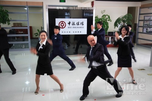 《假装情侣》中国版的浪漫<em>爱情</em>片 <em>宅男宅女</em>之
