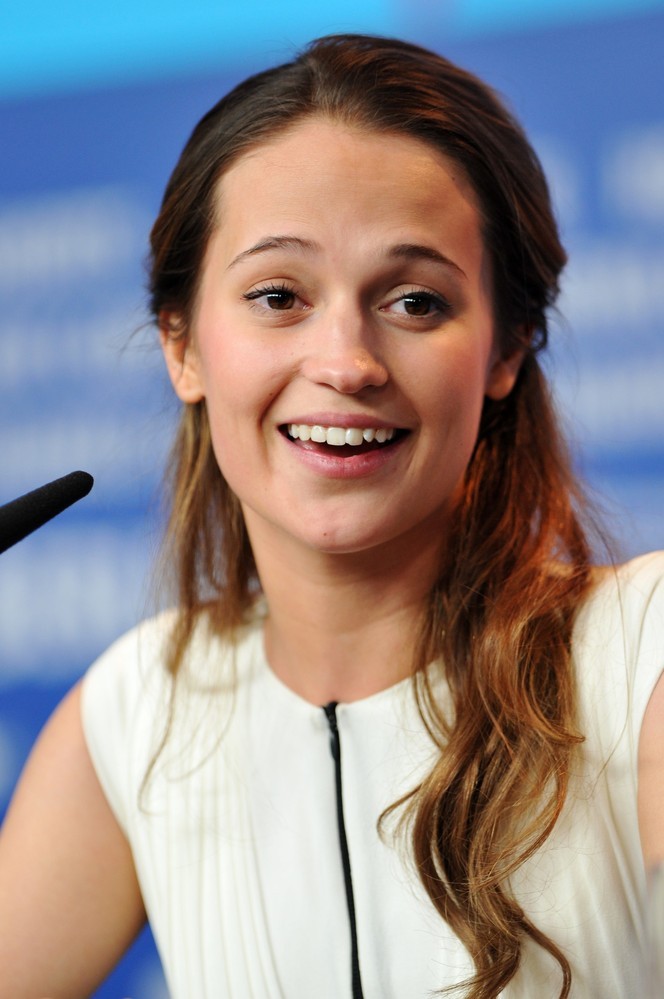 艾丽西亚·维坎德(alicia vikander) 的图片-明星资料